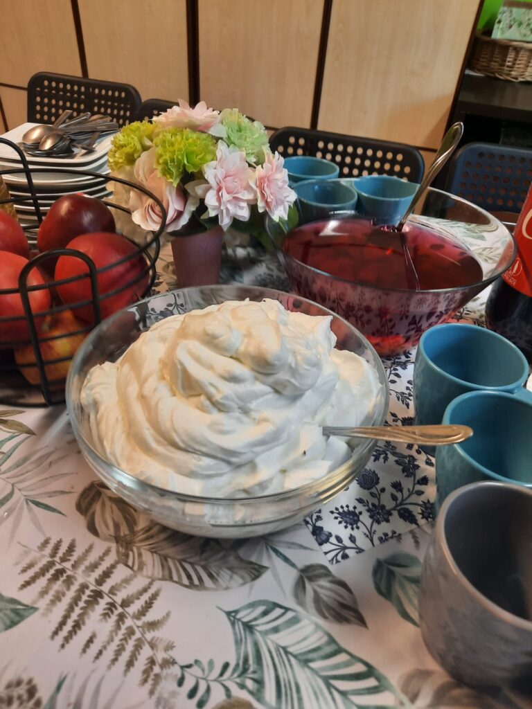 Zdjęcie przedstawia przygotowany podwieczorek dla wychowanków placówki.