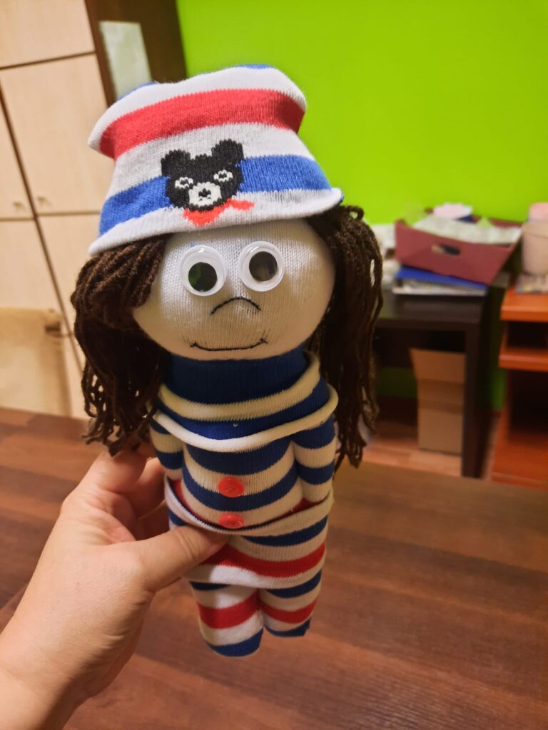 Na zdjęciu maskotka wykonana przez wychowanków.